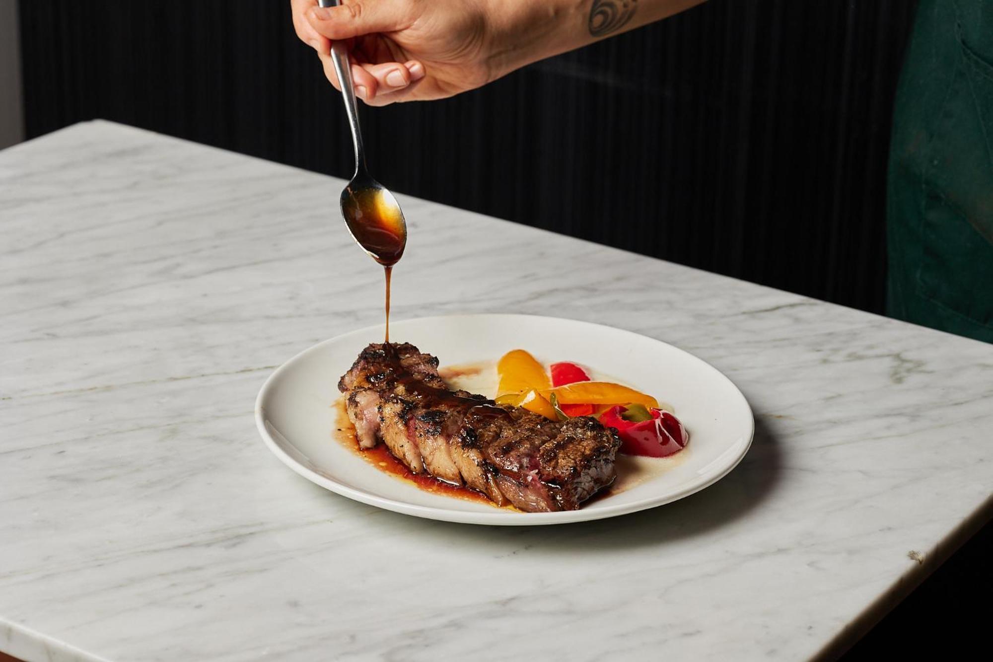 The Inchcolm By Ode Hotels Brisbane Exterior foto A steak being drizzled with steak sauce